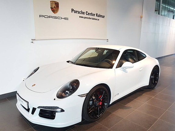 Porsche 911 Carrera 4 GTS 2 of 5