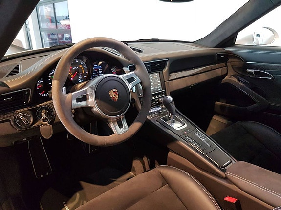 Porsche 911 Carrera 4 GTS 10 of 10