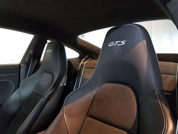 Porsche 911 Carrera 4 GTS 9 of 10