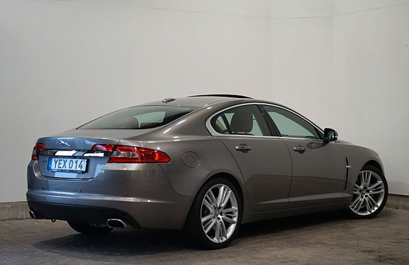 Jaguar XF 4 of 16
