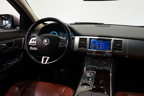 Jaguar XF 6 of 16