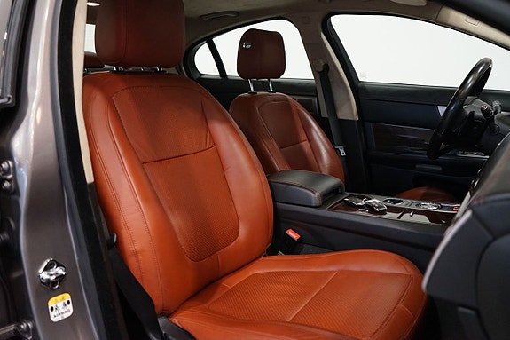 Jaguar XF 11 of 16