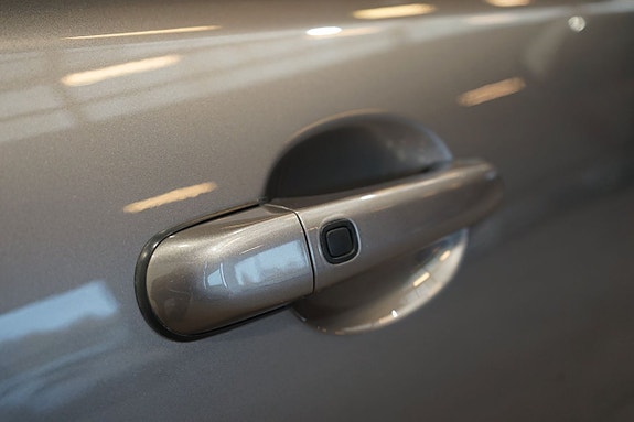 Jaguar XF 5 of 16