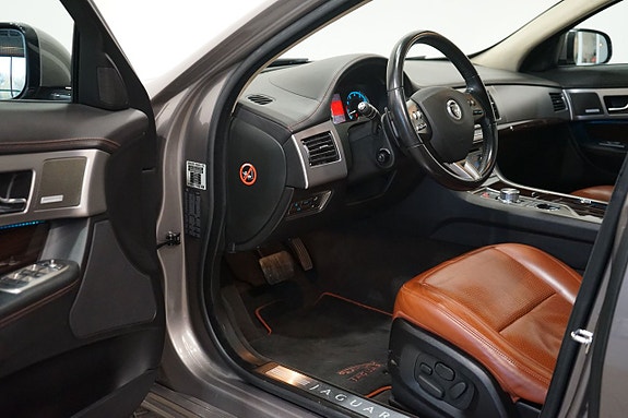 Jaguar XF 13 of 16