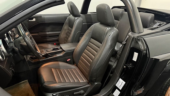 Ford Mustang 7 of 19