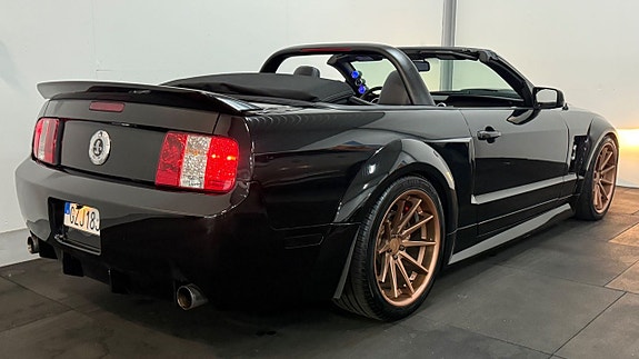 Ford Mustang 13 of 19