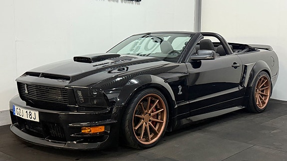 Ford Mustang 3 of 5