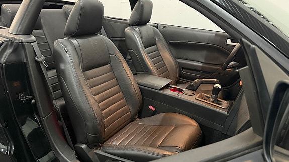Ford Mustang 17 of 19