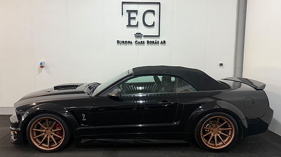 Ford Mustang 2 of 5