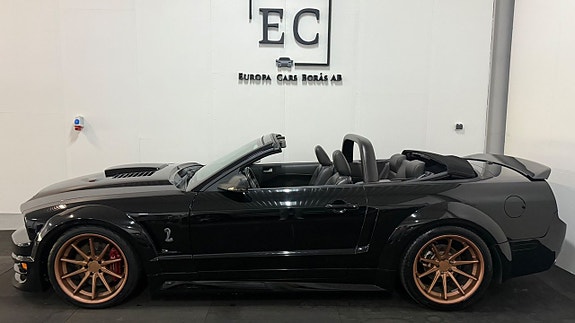Ford Mustang 4 of 5