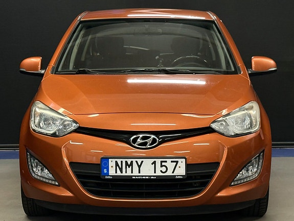 Hyundai i20 2 of 5