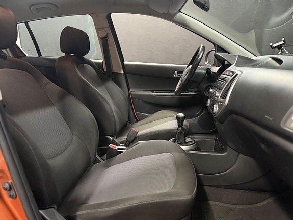 Hyundai i20 10 of 13