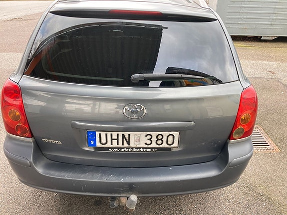 Toyota Avensis 4 of 5