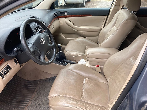 Toyota Avensis 8 of 10