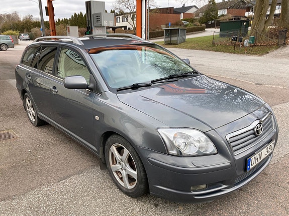 Toyota Avensis 3 of 5