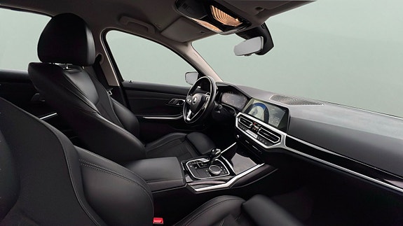 BMW 330e 14 of 30