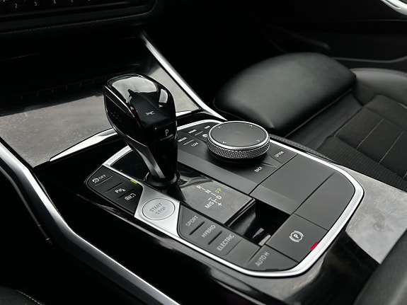 BMW 330e 20 of 30