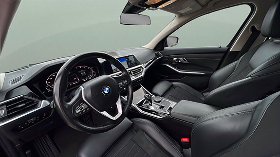 BMW 330e 12 of 30