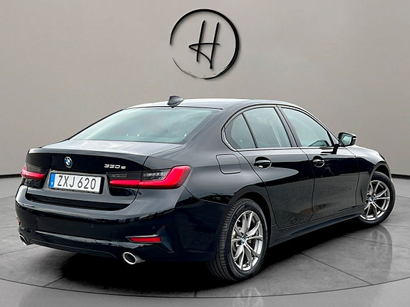 BMW 330e 8 of 30