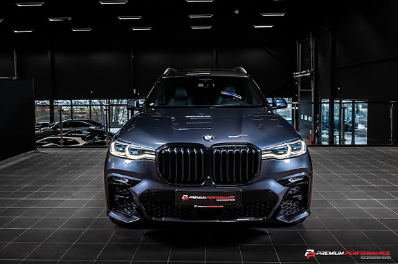BMW X7 3 of 5