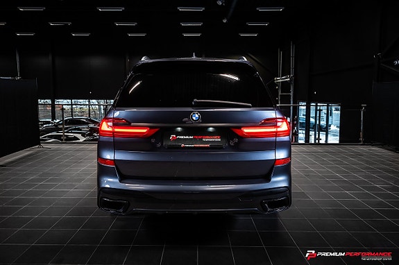 BMW X7 4 of 5