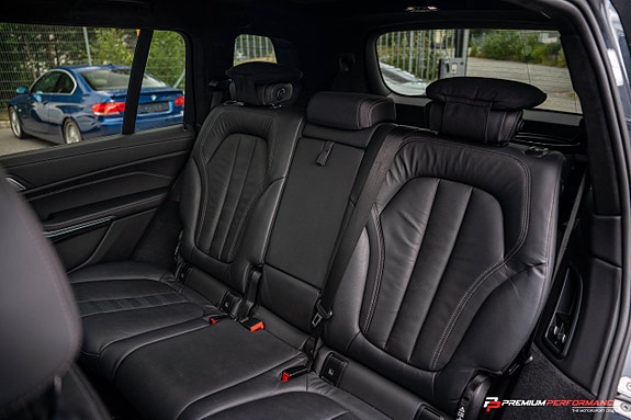 BMW X7 30 of 30