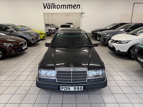 Mercedes-Benz 230 E 7 of 17