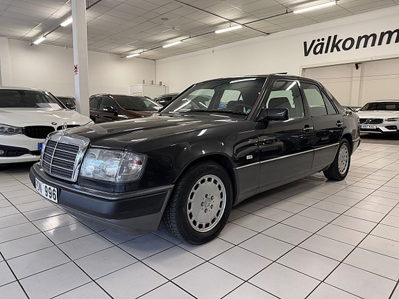 Mercedes-Benz 230 E 6 of 17