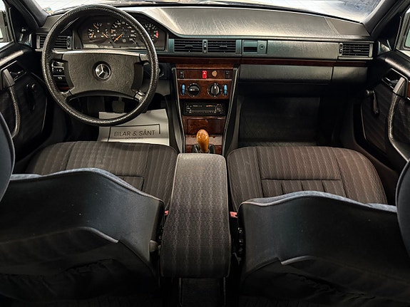 Mercedes-Benz 230 E 11 of 17