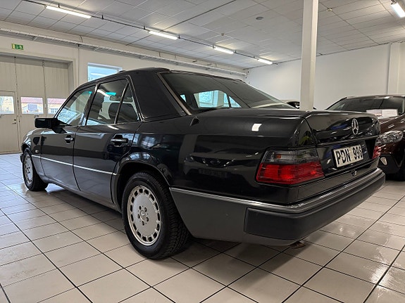 Mercedes-Benz 230 E 5 of 5