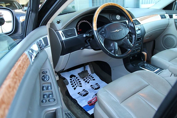 Chrysler Pacifica 13 of 15