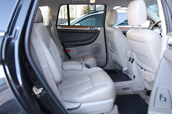 Chrysler Pacifica 7 of 15
