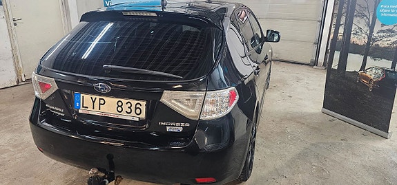 Subaru Impreza 7 of 14
