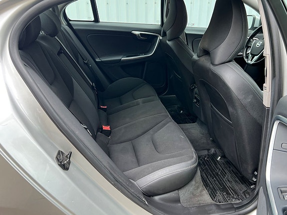 Volvo S60 8 of 10