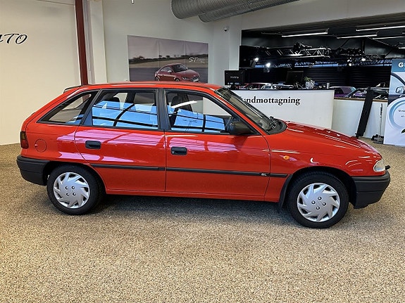 Opel Astra 13 of 13