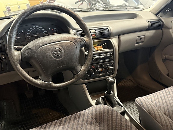 Opel Astra 5 of 5