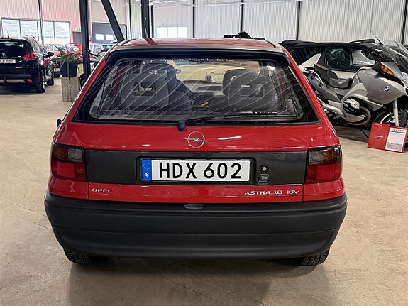 Opel Astra 4 of 5