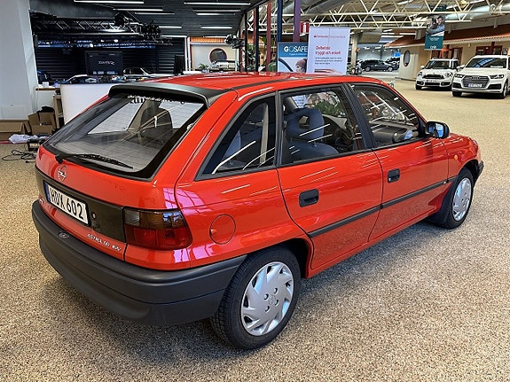 Opel Astra 12 of 13