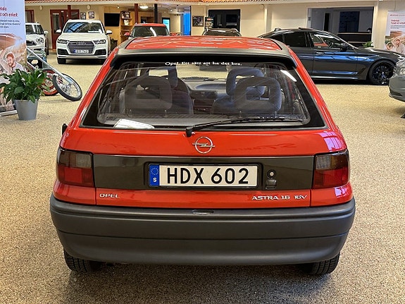 Opel Astra 11 of 13