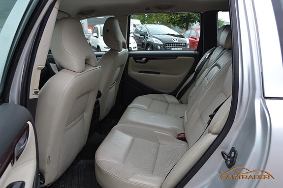 Volvo V70 13 of 18