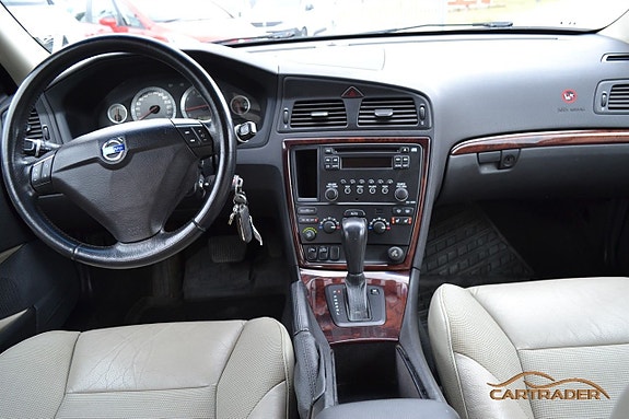 Volvo V70 14 of 18