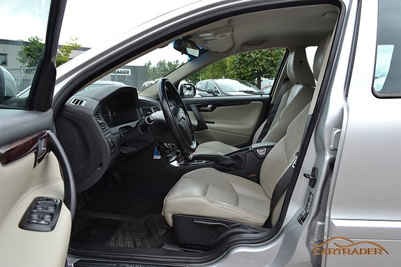 Volvo V70 8 of 18