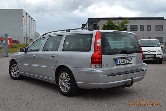 Volvo V70 2 of 18