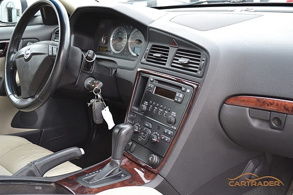 Volvo V70 11 of 18
