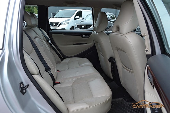 Volvo V70 12 of 18