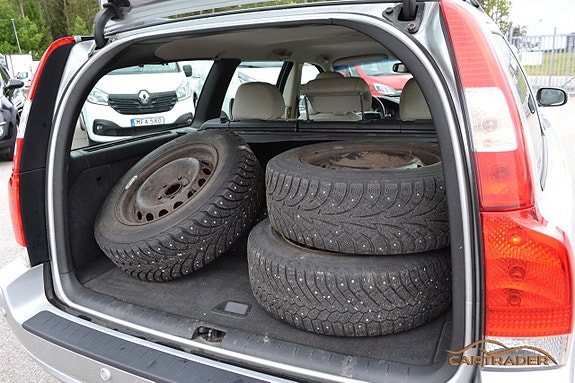 Volvo V70 7 of 18