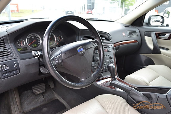 Volvo V70 9 of 18
