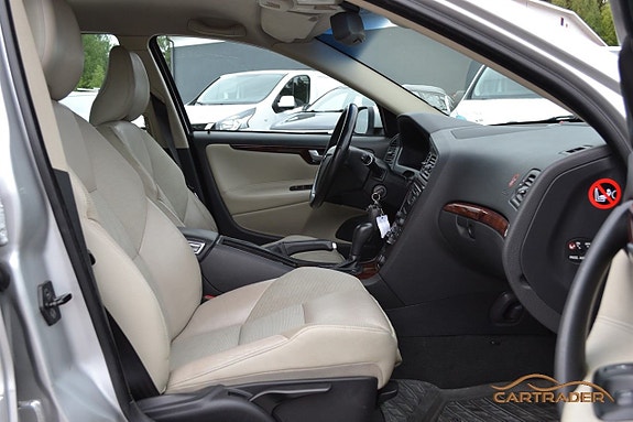 Volvo V70 10 of 18