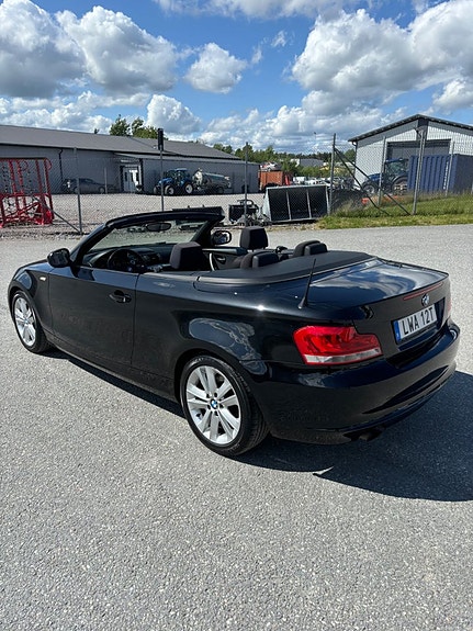 BMW 118i 3 of 5