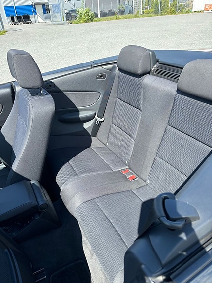 BMW 118i 6 of 16